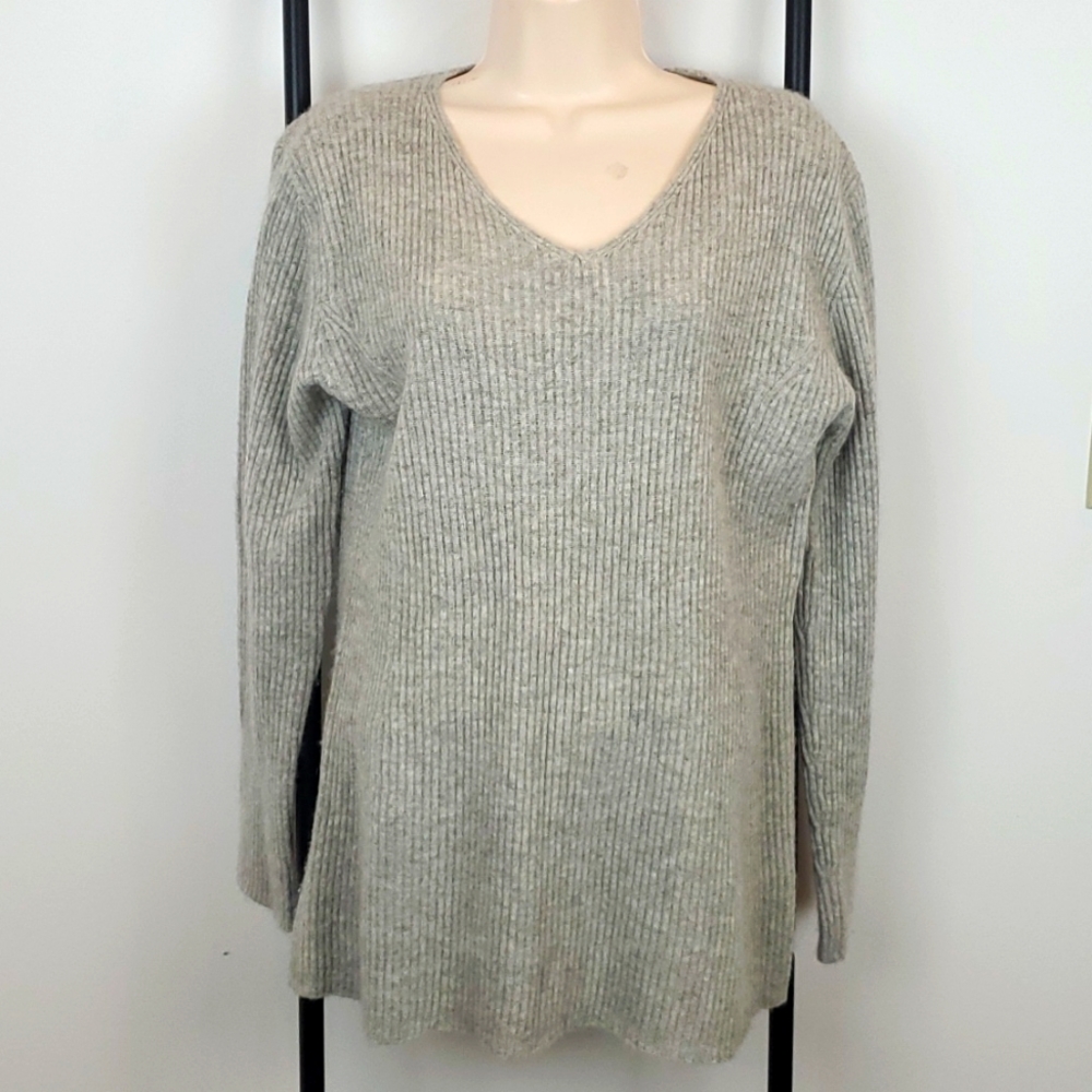 Lord & Taylor cashmere gray v-neck sweater knit women size S